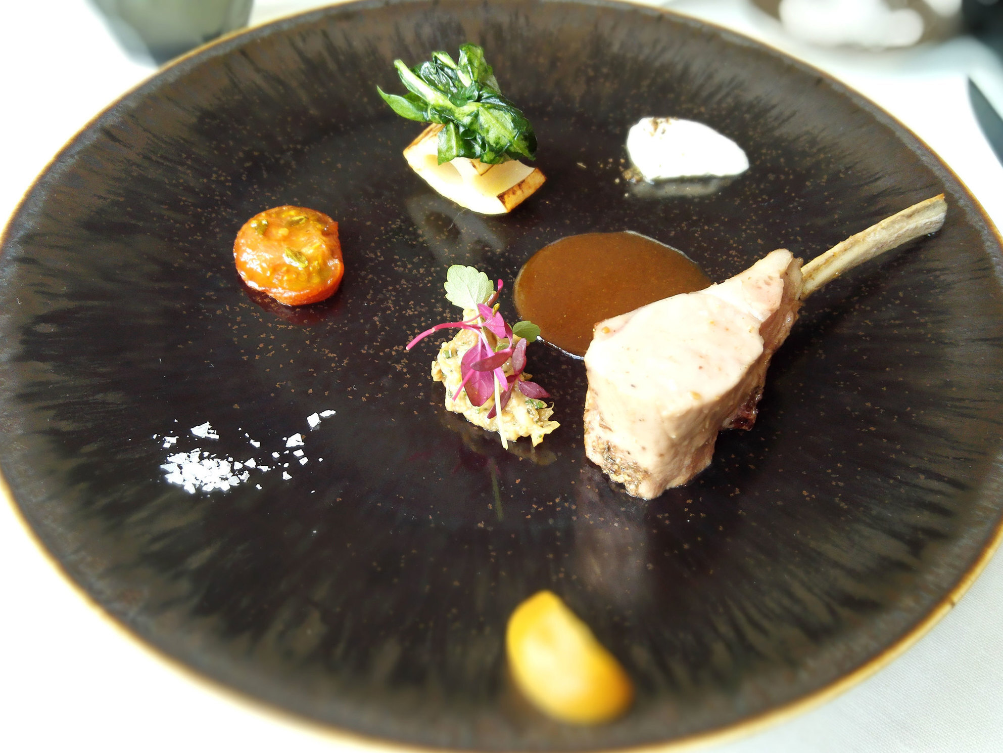 肉料理は南仏ロゼール産子羊