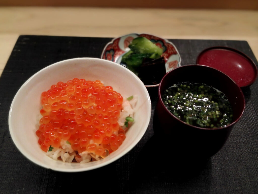 いくらと鮭の親子丼