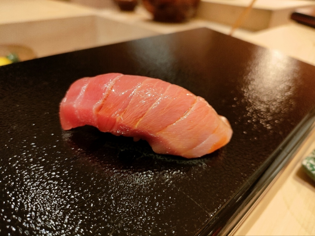 すし良月の中トロ