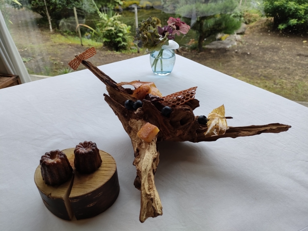 ハニカム型焼き菓子やトゥロン、カヌレなど