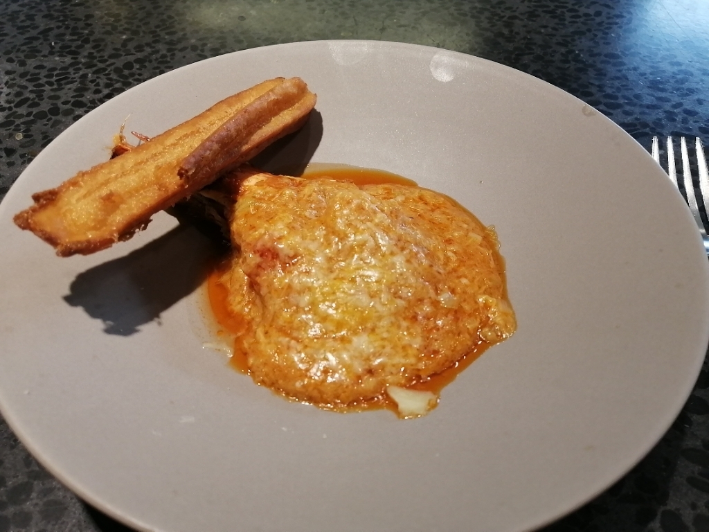 干焼有頭蝦のチリソースはチーズ
